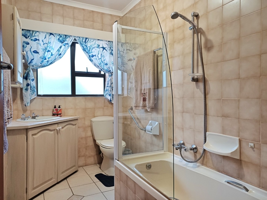 4 Bedroom Property for Sale in Reebok Western Cape